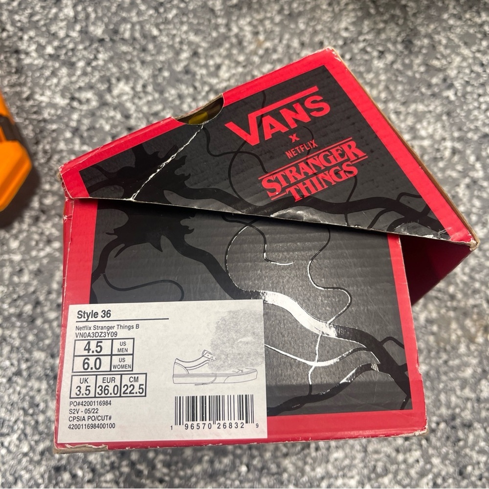 Vans Stranger Things Upside Down Hellfire Club sneakers Men’s 4.5 Women’s 6 - Picture 8 of 9